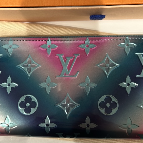 ‼️SOLD‼️💯% Authentic Louis Vuitton zippy wallet - Picture 3 of 16